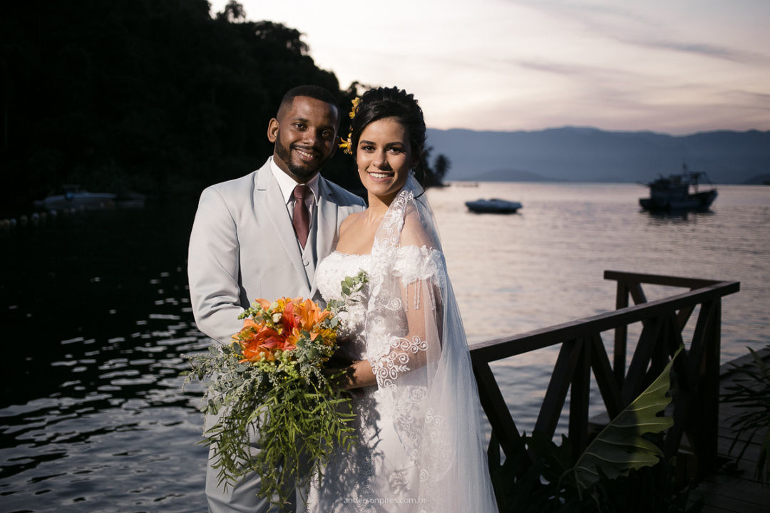 Foto CASAMENTO DE EVERTON E BEATRIZ - ILHA DA GIPÓIA - ANGRA DOS REIS-RJ Foto CASAMENTO DE EVERTON E BEATRIZ - ILHA DA GIPÓIA - ANGRA DOS REIS-RJ - Imagem 59