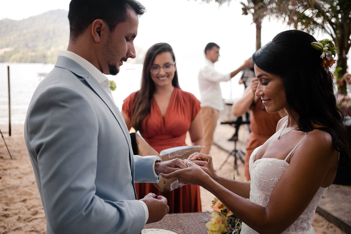 Foto CASAMENTO DE ANINHA E LÉO | ILHA DA GIPÓPIA - ANGRA DOS REIS Foto CASAMENTO DE ANINHA E LÉO | ILHA DA GIPÓPIA - ANGRA DOS REIS - Imagem 59