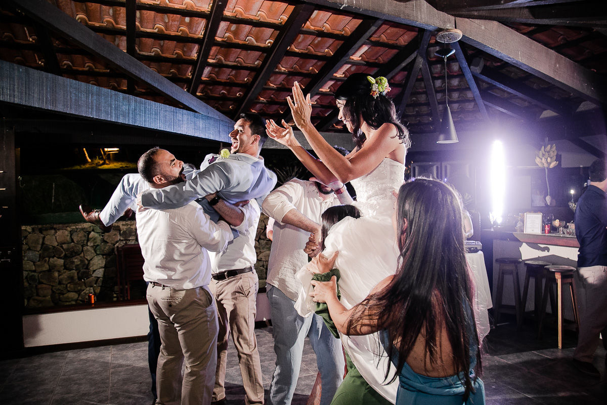 Foto CASAMENTO DE ANINHA E LÉO | ILHA DA GIPÓPIA - ANGRA DOS REIS Foto CASAMENTO DE ANINHA E LÉO | ILHA DA GIPÓPIA - ANGRA DOS REIS - Imagem 86