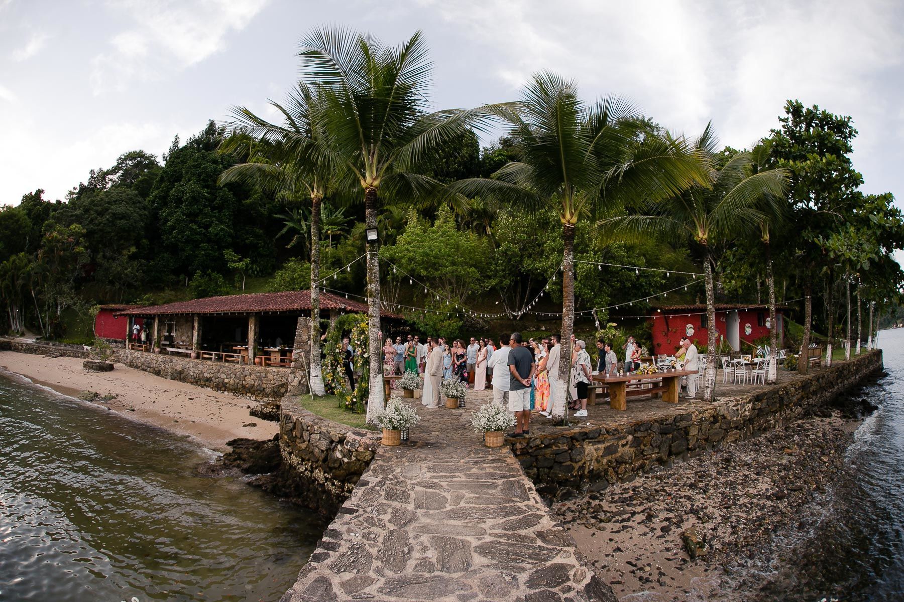 Foto CASAMENTO DE GUILHERME E THAYS | ILHA COMPRIDA - ANGRA DOS REIS-RJ Foto CASAMENTO DE GUILHERME E THAYS | ILHA COMPRIDA - ANGRA DOS REIS-RJ - Imagem 50