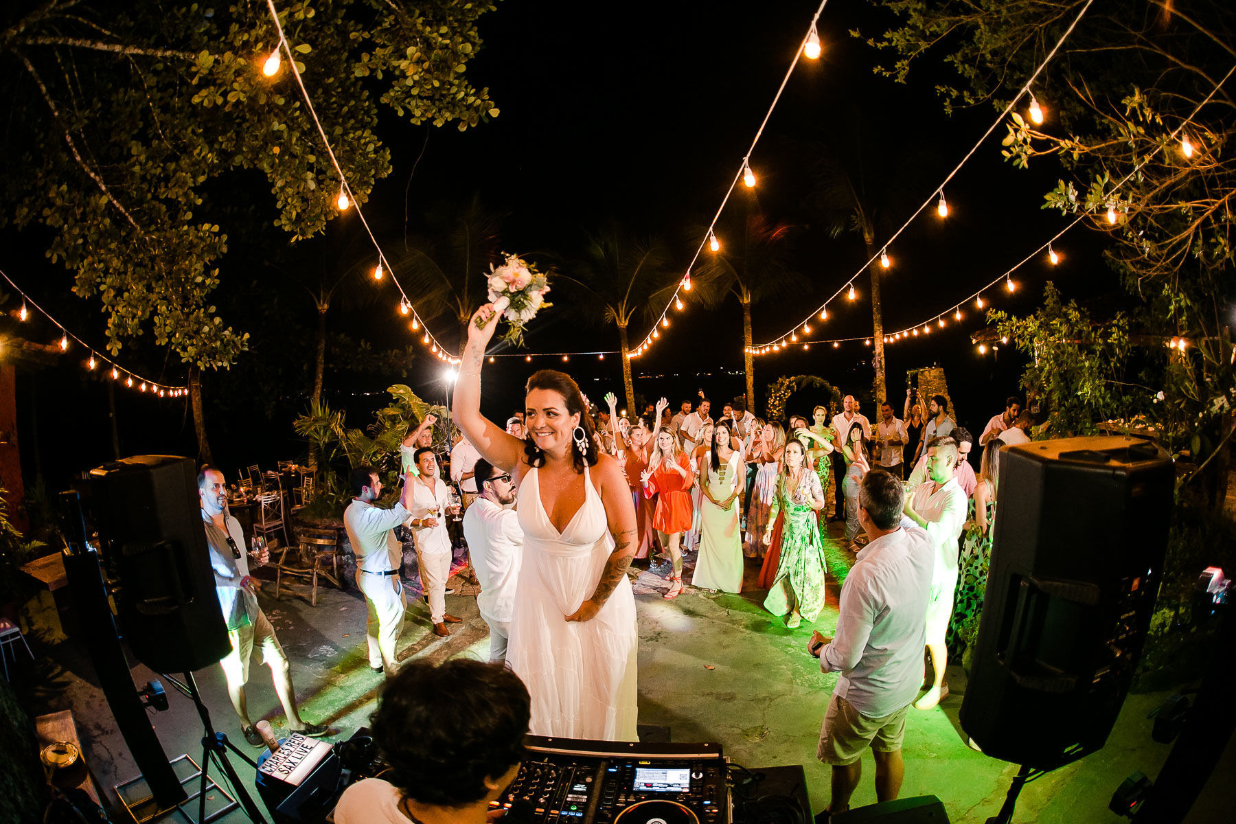 Foto CASAMENTO DE GUILHERME E THAYS | ILHA COMPRIDA - ANGRA DOS REIS-RJ Foto CASAMENTO DE GUILHERME E THAYS | ILHA COMPRIDA - ANGRA DOS REIS-RJ - Imagem 75