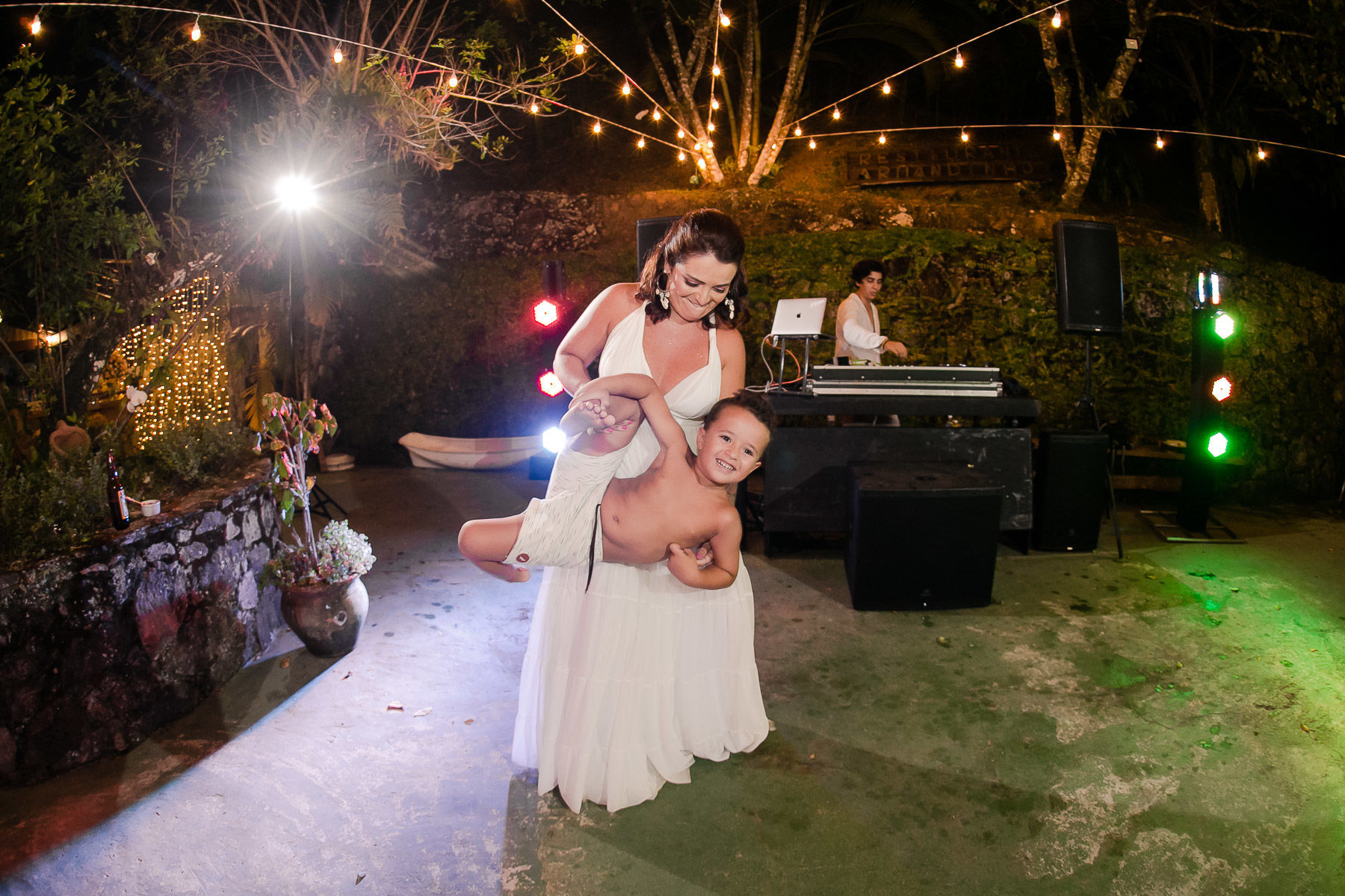Foto CASAMENTO DE GUILHERME E THAYS | ILHA COMPRIDA - ANGRA DOS REIS-RJ Foto CASAMENTO DE GUILHERME E THAYS | ILHA COMPRIDA - ANGRA DOS REIS-RJ - Imagem 87
