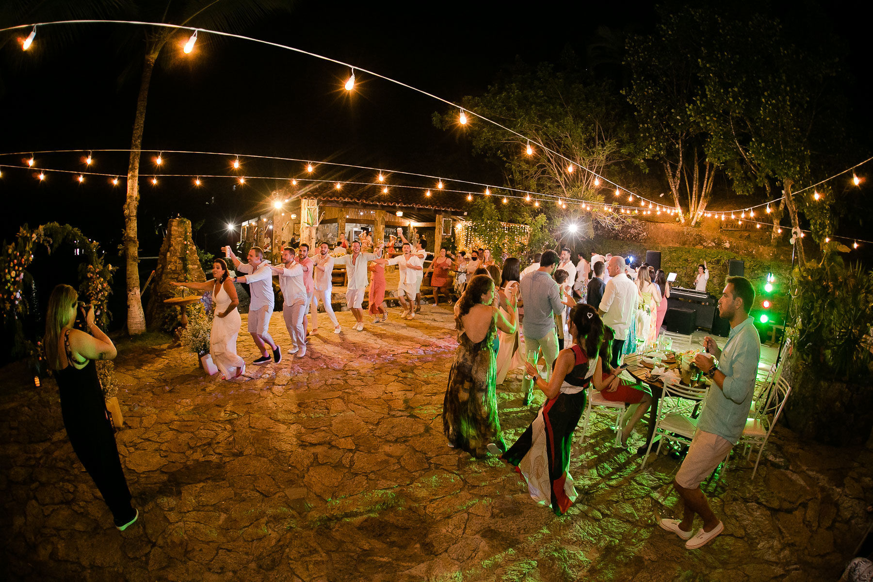 Foto CASAMENTO DE GUILHERME E THAYS | ILHA COMPRIDA - ANGRA DOS REIS-RJ Foto CASAMENTO DE GUILHERME E THAYS | ILHA COMPRIDA - ANGRA DOS REIS-RJ - Imagem 86