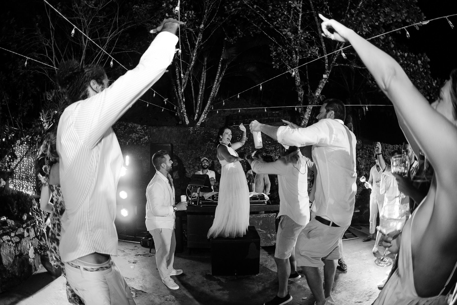 Foto CASAMENTO DE GUILHERME E THAYS | ILHA COMPRIDA - ANGRA DOS REIS-RJ Foto CASAMENTO DE GUILHERME E THAYS | ILHA COMPRIDA - ANGRA DOS REIS-RJ - Imagem 97