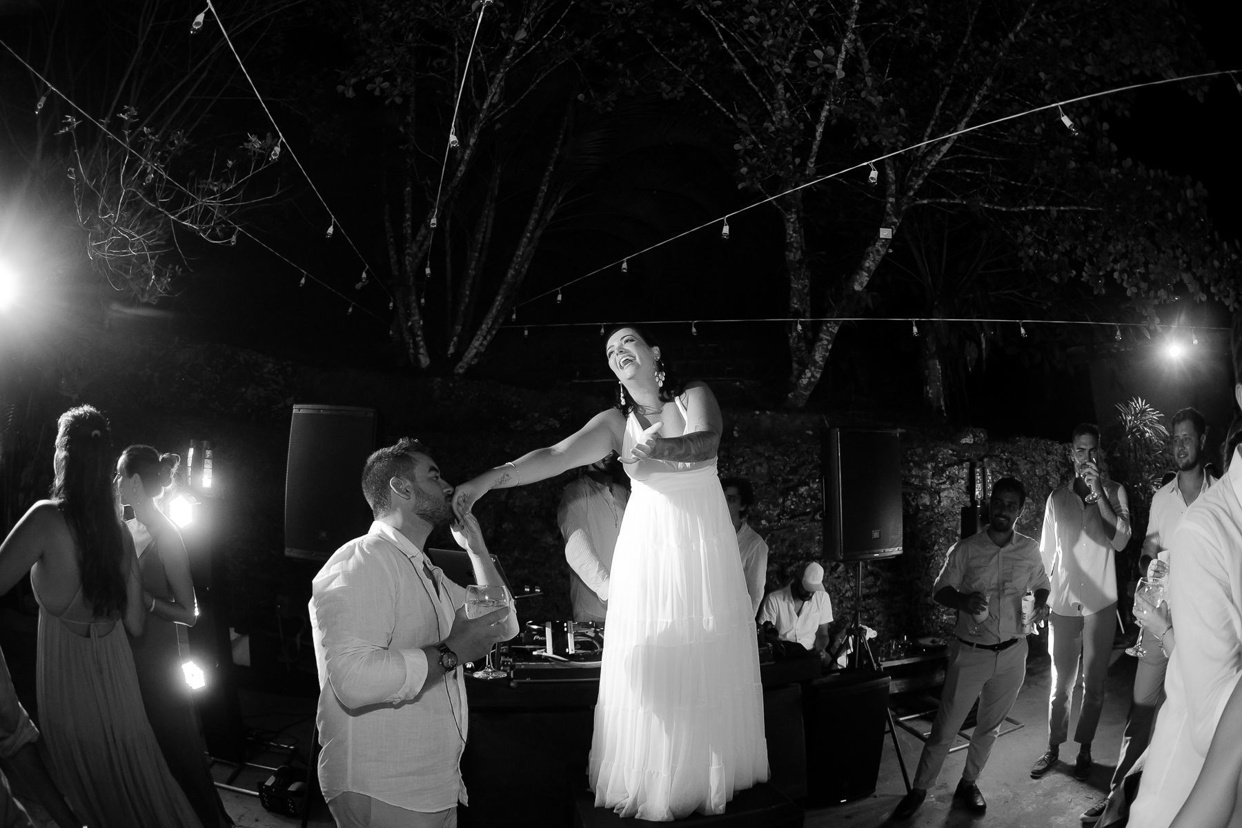 Foto CASAMENTO DE GUILHERME E THAYS | ILHA COMPRIDA - ANGRA DOS REIS-RJ Foto CASAMENTO DE GUILHERME E THAYS | ILHA COMPRIDA - ANGRA DOS REIS-RJ - Imagem 91