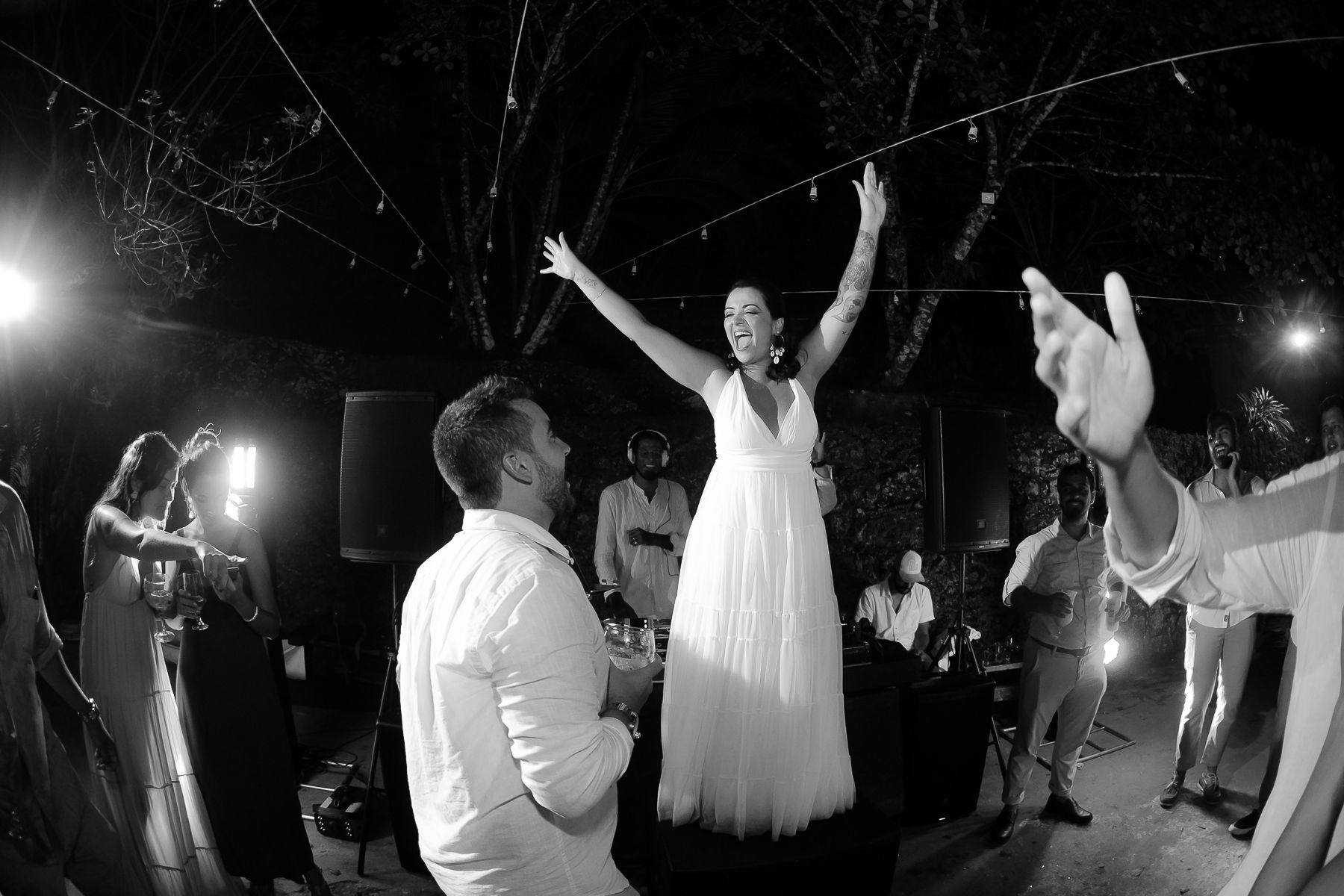 Foto CASAMENTO DE GUILHERME E THAYS | ILHA COMPRIDA - ANGRA DOS REIS-RJ Foto CASAMENTO DE GUILHERME E THAYS | ILHA COMPRIDA - ANGRA DOS REIS-RJ - Imagem 90