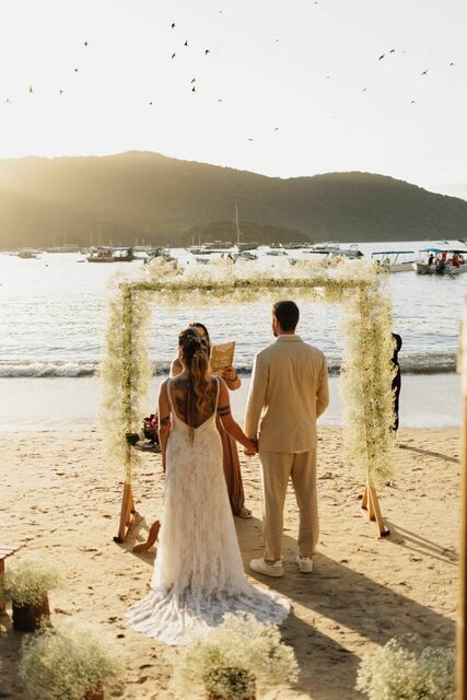 5 Motivos para Escolher um Casamento na Praia: O Charme e a Beleza à Beira-Mar
